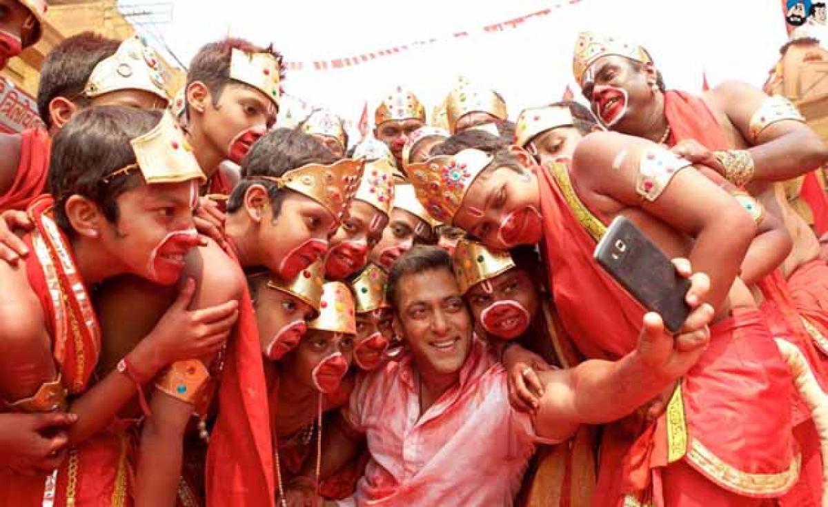 Bajrangi Bhaijaan zooms past 100 crore in opening weekend